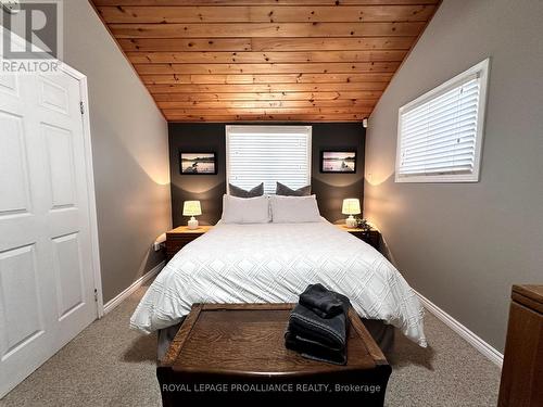 4992 County Road 1 Rd, Prince Edward County, ON - Indoor Photo Showing Bedroom