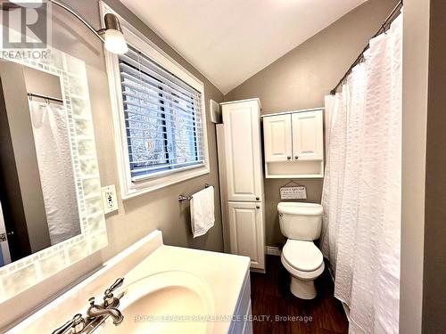 4992 County Road 1 Rd, Prince Edward County, ON - Indoor Photo Showing Bathroom