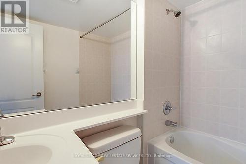 #909 -70 Town Centre Crt, Toronto, ON - Indoor Photo Showing Bathroom