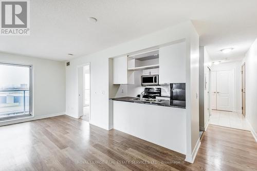 #909 -70 Town Centre Crt, Toronto, ON - Indoor Photo Showing Kitchen