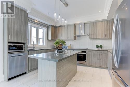 80 South Park Rd, Markham, ON - Indoor Photo Showing Kitchen With Upgraded Kitchen