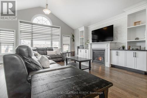 43 Lockerbie Cres, Collingwood, ON - Indoor Photo Showing Living Room With Fireplace