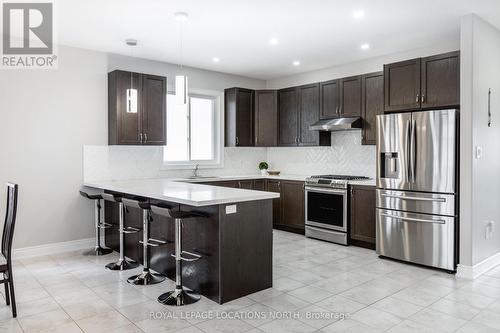 43 Lockerbie Cres, Collingwood, ON - Indoor Photo Showing Kitchen With Upgraded Kitchen