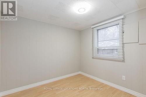 38 Laidlaw Street, Wasaga Beach, ON - Indoor Photo Showing Living Room