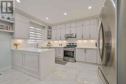 14 Elkhurst Rd, Brampton, ON - Indoor Photo Showing Kitchen With Upgraded Kitchen