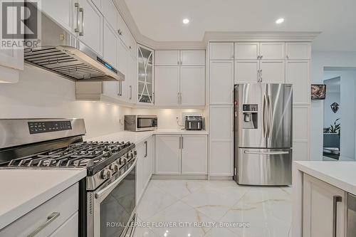 14 Elkhurst Rd, Brampton, ON - Indoor Photo Showing Kitchen With Stainless Steel Kitchen With Upgraded Kitchen