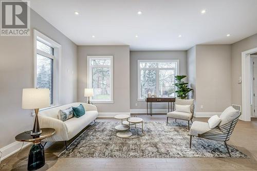 20 Esposito Court, Toronto, ON - Indoor Photo Showing Living Room