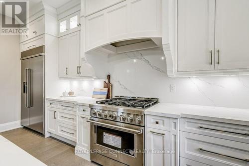 20 Esposito Court, Toronto, ON - Indoor Photo Showing Kitchen With Upgraded Kitchen