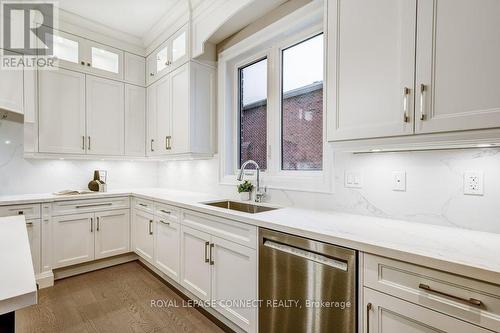 21 Esposito Court, Toronto, ON - Indoor Photo Showing Kitchen With Upgraded Kitchen