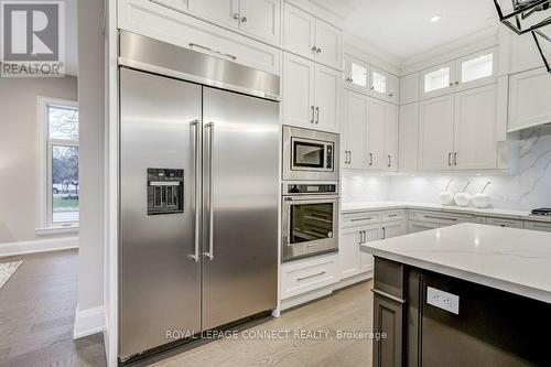 21 Esposito Crt, Toronto, ON - Indoor Photo Showing Kitchen With Upgraded Kitchen