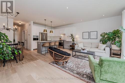 593 Benninger Drive, Kitchener, ON - Indoor Photo Showing Living Room