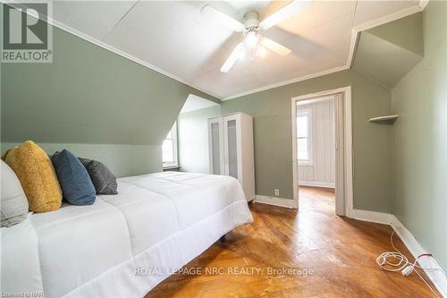 5885 Keith St, Niagara Falls, ON - Indoor Photo Showing Bedroom