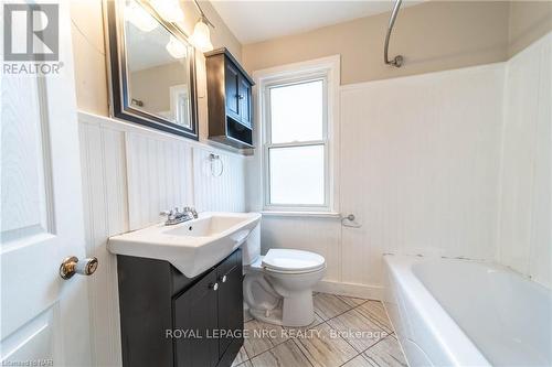 5885 Keith St, Niagara Falls, ON - Indoor Photo Showing Bathroom