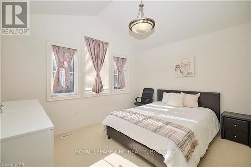13 Winterberry Boulevard, Thorold, ON - Indoor Photo Showing Bedroom