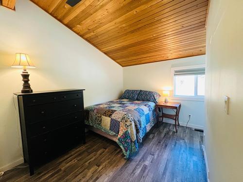 833 - 880 Northstar Drive, Kimberley, BC - Indoor Photo Showing Bedroom