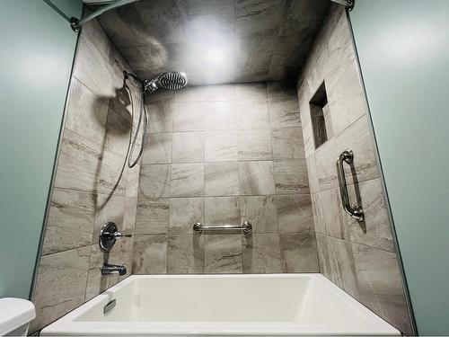 833 - 880 Northstar Drive, Kimberley, BC - Indoor Photo Showing Bathroom