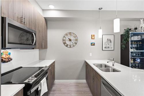 120 1505 Molson Street, Winnipeg, MB - Indoor Photo Showing Kitchen With Double Sink With Upgraded Kitchen