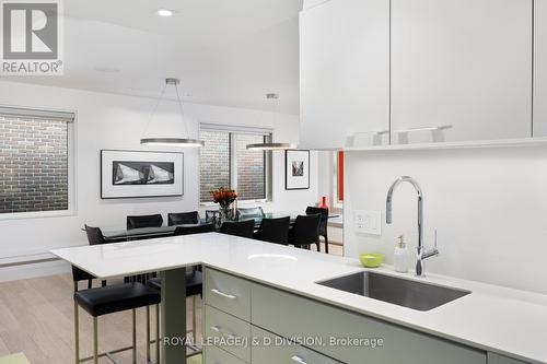16 Farnham Avenue, Toronto, ON - Indoor Photo Showing Kitchen