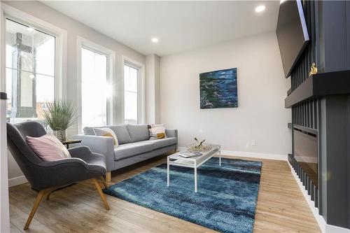 40 Goodman Drive, Winnipeg, MB - Indoor Photo Showing Living Room