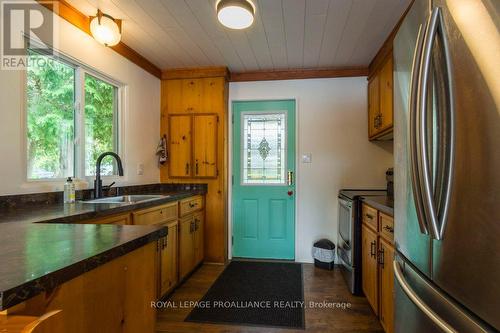 335 Rainbow Drive, Otonabee-South Monaghan, ON - Indoor Photo Showing Kitchen