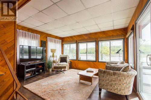 335 Rainbow Drive, Otonabee-South Monaghan, ON - Indoor Photo Showing Living Room