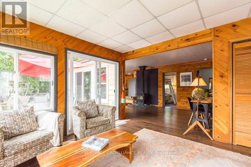 335 Rainbow Drive, Otonabee-South Monaghan, ON - Indoor Photo Showing Living Room