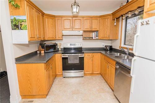 25062 Pr 245 Highway, Dufferin, MB - Indoor Photo Showing Kitchen With Double Sink