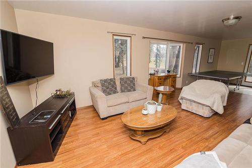 25062 Pr 245 Highway, Dufferin, MB - Indoor Photo Showing Living Room