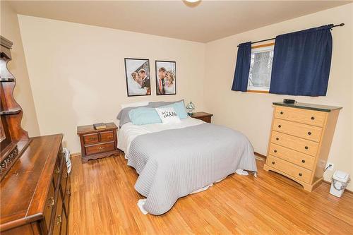25062 Pr 245 Highway, Dufferin, MB - Indoor Photo Showing Bedroom