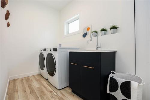 37 Prairie Sage Street, West St Paul, MB - Indoor Photo Showing Laundry Room