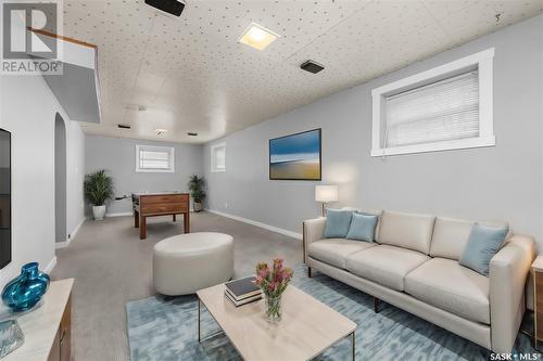 726 Grandview Street W, Moose Jaw, SK - Indoor Photo Showing Living Room