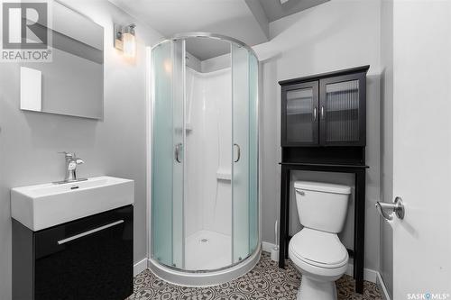 726 Grandview Street W, Moose Jaw, SK - Indoor Photo Showing Bathroom