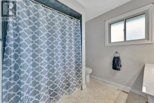 477 Rymal Rd W, Hamilton, ON - Indoor Photo Showing Bathroom