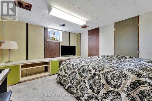 477 Rymal Rd W, Hamilton, ON - Indoor Photo Showing Bedroom
