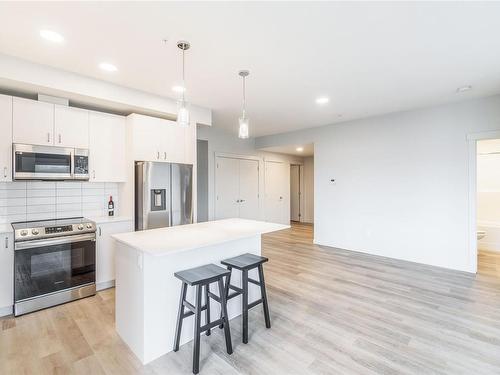 207-140 Jensen Ave West, Parksville, BC - Indoor Photo Showing Kitchen With Upgraded Kitchen