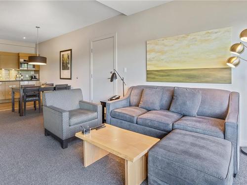307-596 Marine Dr, Ucluelet, BC - Indoor Photo Showing Living Room