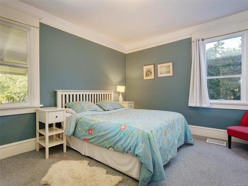 1727 Lee Ave, Victoria, BC - Indoor Photo Showing Bedroom