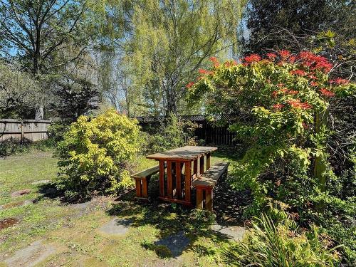 1727 Lee Ave, Victoria, BC - Outdoor