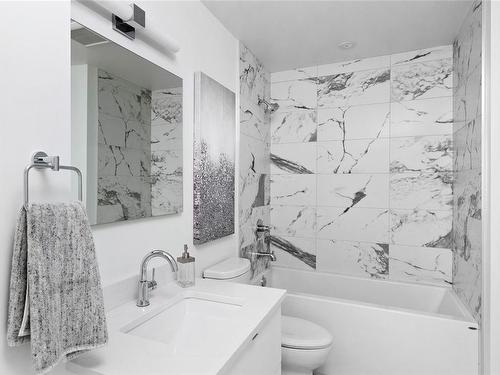200-1628 Store St, Victoria, BC - Indoor Photo Showing Bathroom