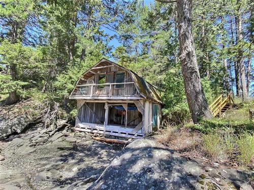 4312 Clam Bay Rd, Pender Island, BC - Outdoor With Deck Patio Veranda
