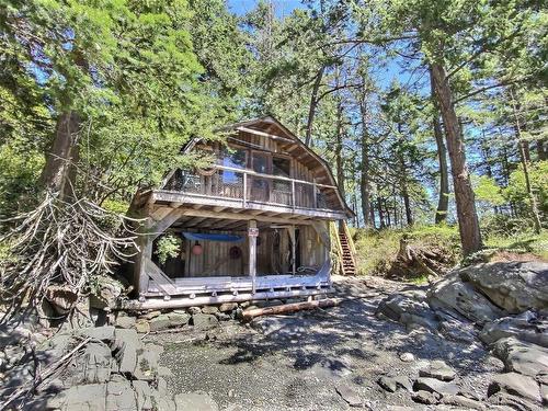 4312 Clam Bay Rd, Pender Island, BC - Outdoor With Deck Patio Veranda