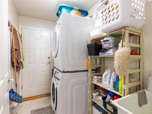 39-885 Berwick Rd South, Qualicum Beach, BC - Indoor Photo Showing Laundry Room