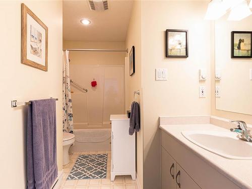 39-885 Berwick Rd South, Qualicum Beach, BC - Indoor Photo Showing Bathroom