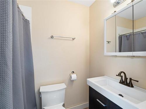 603 Victoria Rd, Nanaimo, BC - Indoor Photo Showing Bathroom