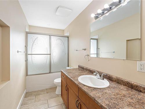 603 Victoria Rd, Nanaimo, BC - Indoor Photo Showing Bathroom