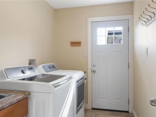 603 Victoria Rd, Nanaimo, BC - Indoor Photo Showing Laundry Room