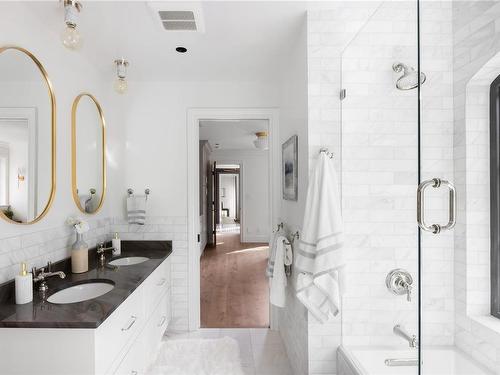 3255 Norfolk Rd, Oak Bay, BC - Indoor Photo Showing Bathroom