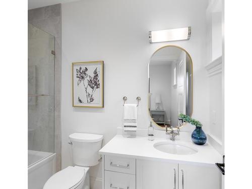 3255 Norfolk Rd, Oak Bay, BC - Indoor Photo Showing Bathroom