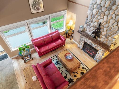 775 Southland Way, Nanaimo, BC - Indoor Photo Showing Living Room With Fireplace