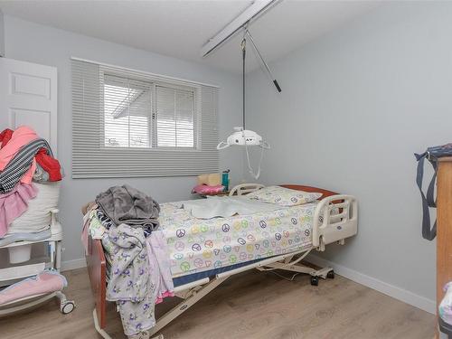 2280 Cowichan Bay Rd, Cowichan Bay, BC - Indoor Photo Showing Bedroom